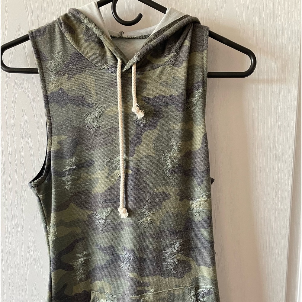 Distresses army print dress